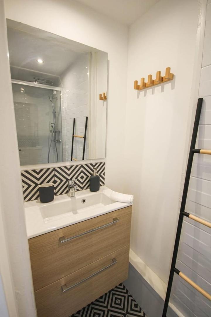 Fully-Equipped Apartment In City Center + Parking 릴 외부 사진